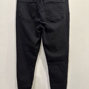 Paige verdugo crop black. Size 29.